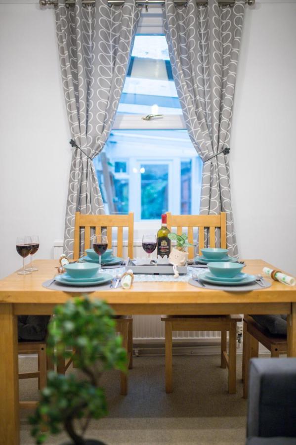 Exclusive Offers L Last-Minute Specials L Parking Free L Double Bed House L Uk L Gaming Room L Komfy 3 Bedroom Cottage With Riverview L Perfect For Short Or Long Stays Reading Exterior photo