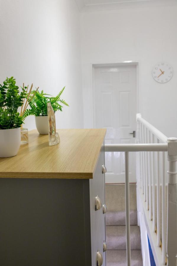 Exclusive Offers L Last-Minute Specials L Parking Free L Double Bed House L Uk L Gaming Room L Komfy 3 Bedroom Cottage With Riverview L Perfect For Short Or Long Stays Reading Exterior photo