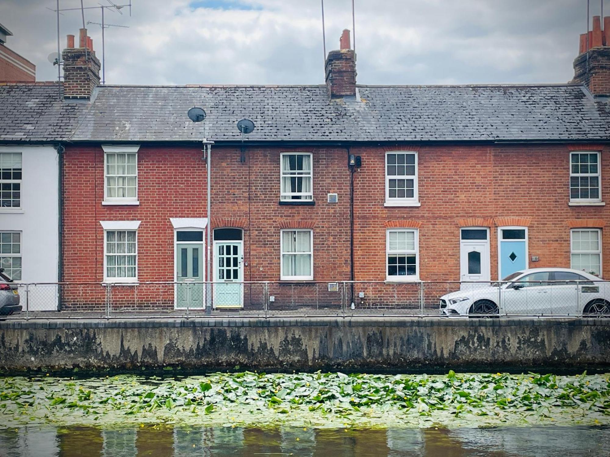 Exclusive Offers L Last-Minute Specials L Parking Free L Double Bed House L Uk L Gaming Room L Komfy 3 Bedroom Cottage With Riverview L Perfect For Short Or Long Stays Reading Exterior photo